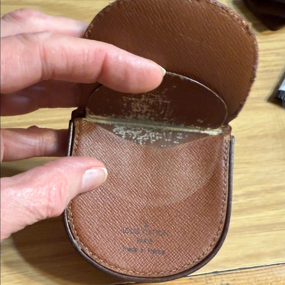 Louis Vuitton Classic Monogram Key Holder - Picture 6 of 6